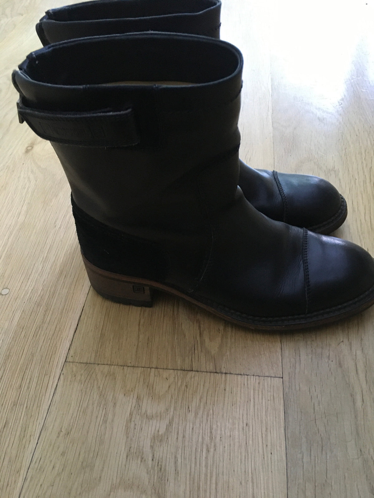 CHANEL Leather CC Black Boots Ankle Boots Leather Booties Size 39 Ladies