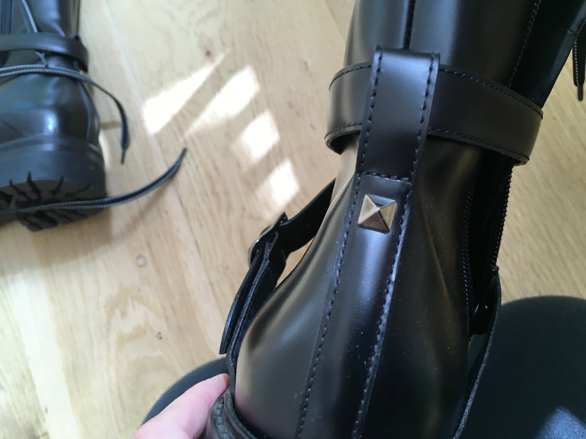 Valentino Garavani Rockstud Black Leather Combat Lace Up Boot Size 39 1/2 UK 6.5 ladies