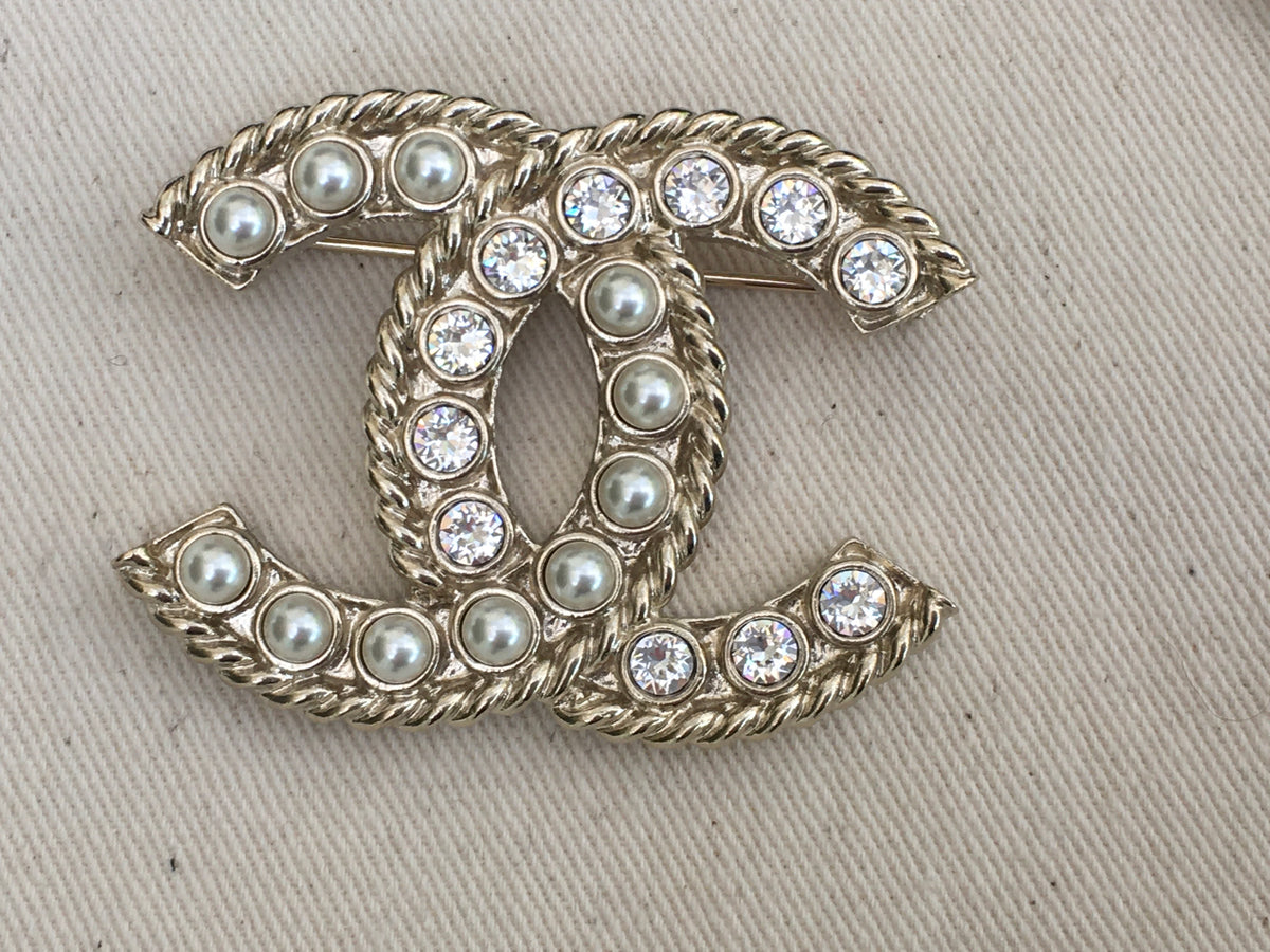 CHANEL Limited Edition 2020 Pearl Crystal CC XL Brooch Gold Pearly White ladies