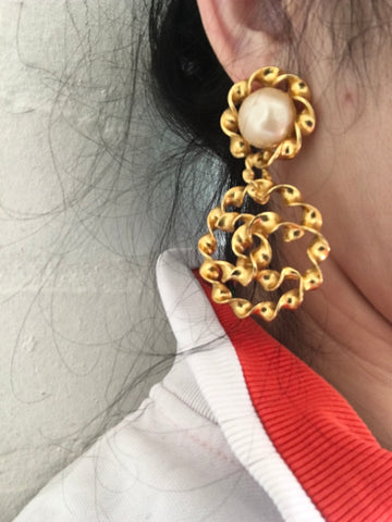 Auth vintage Chanel stud pierced earrings CC logo faux pearl dangle