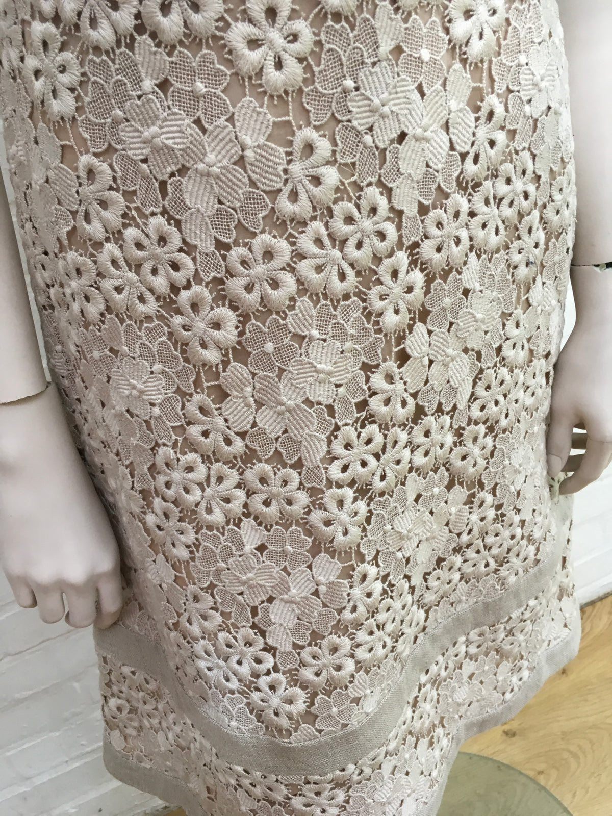 Valentino Cotton-blend broderie anglaise and linen Dress Elegant Ladies