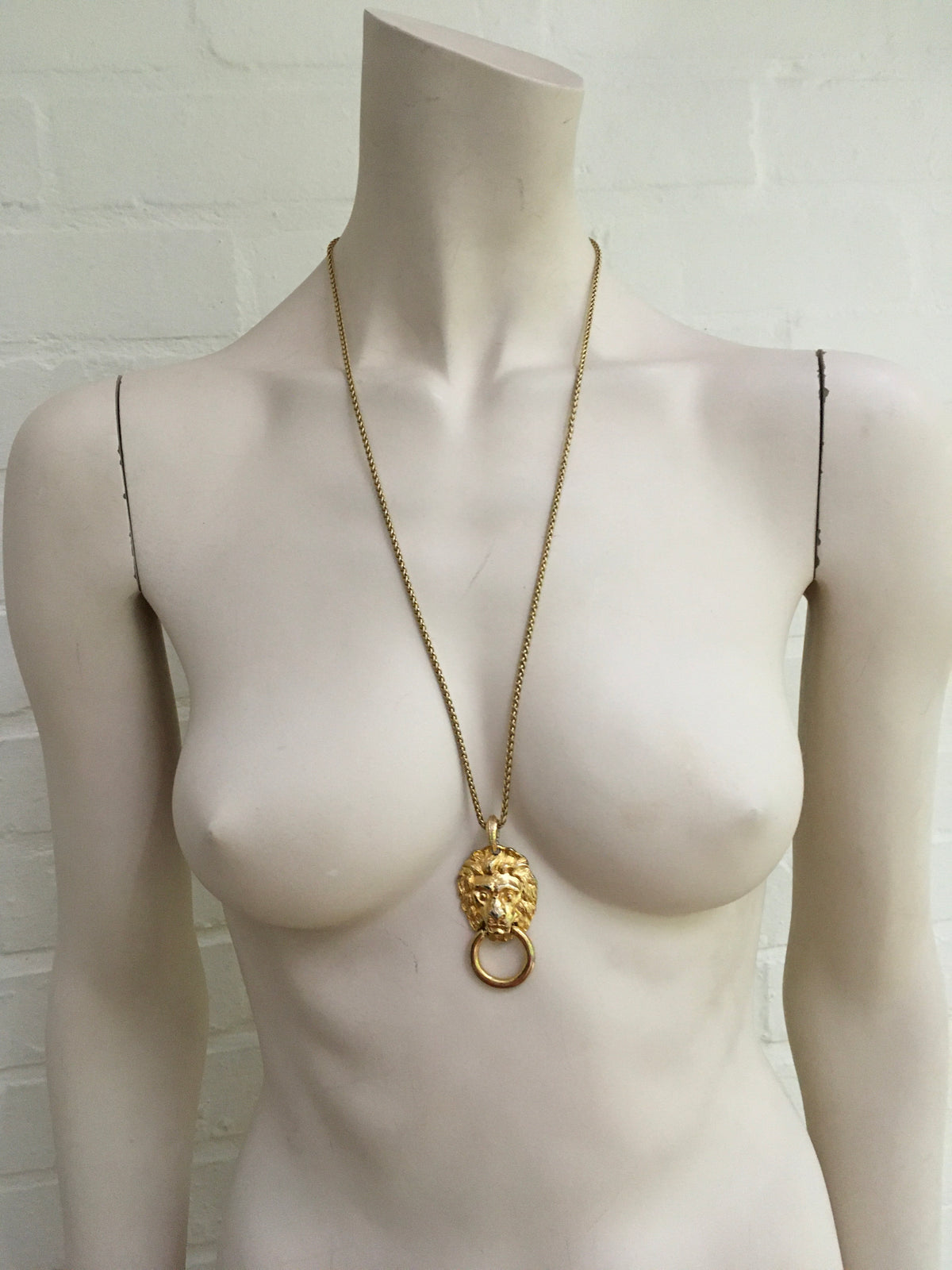 Kenneth Jay Lane Lion Doorknocker Pendant Gold Plated Chain Necklace ladies
