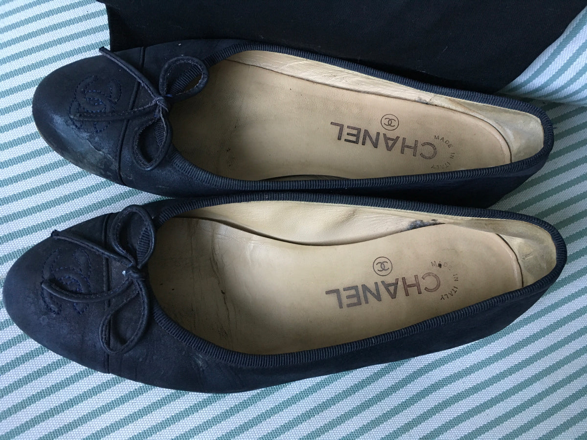 CHANEL LIMITED EDITION CC SUEDE NAVY FLATS SHOES LADIES