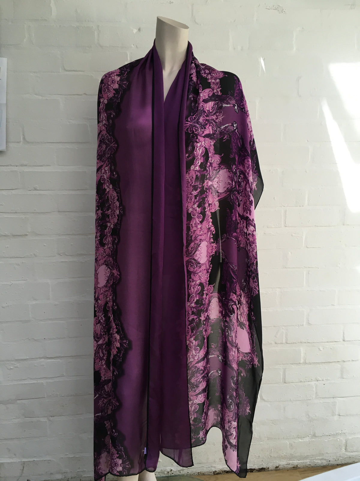 Roberto Cavalli RUNAWAY LARGE PAROTS PRINT SILK SCARF SHAWL AMAZING ladies