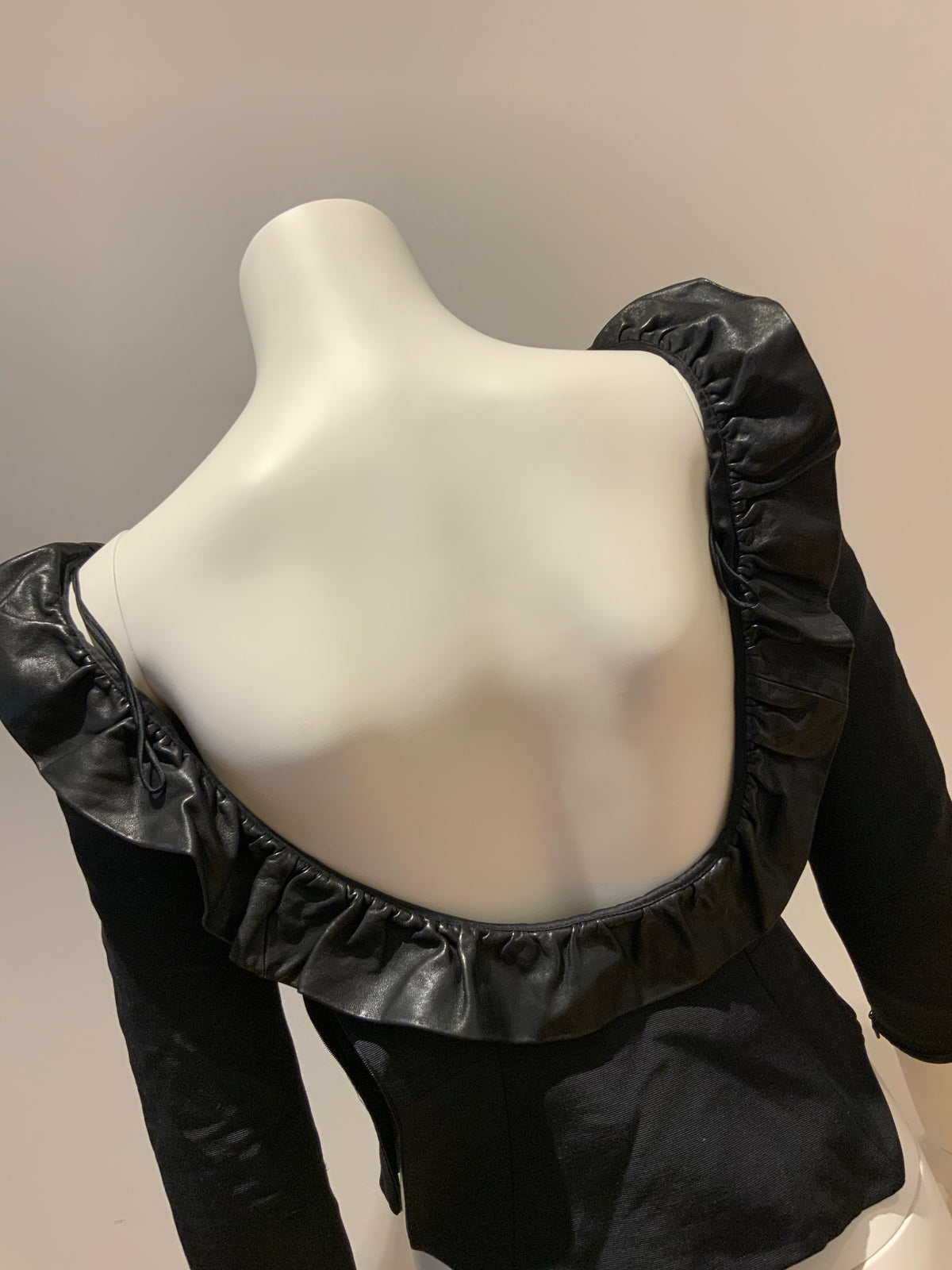 JASMINE DI MILO Black Fitted Leather Trim Top Size S small ladies