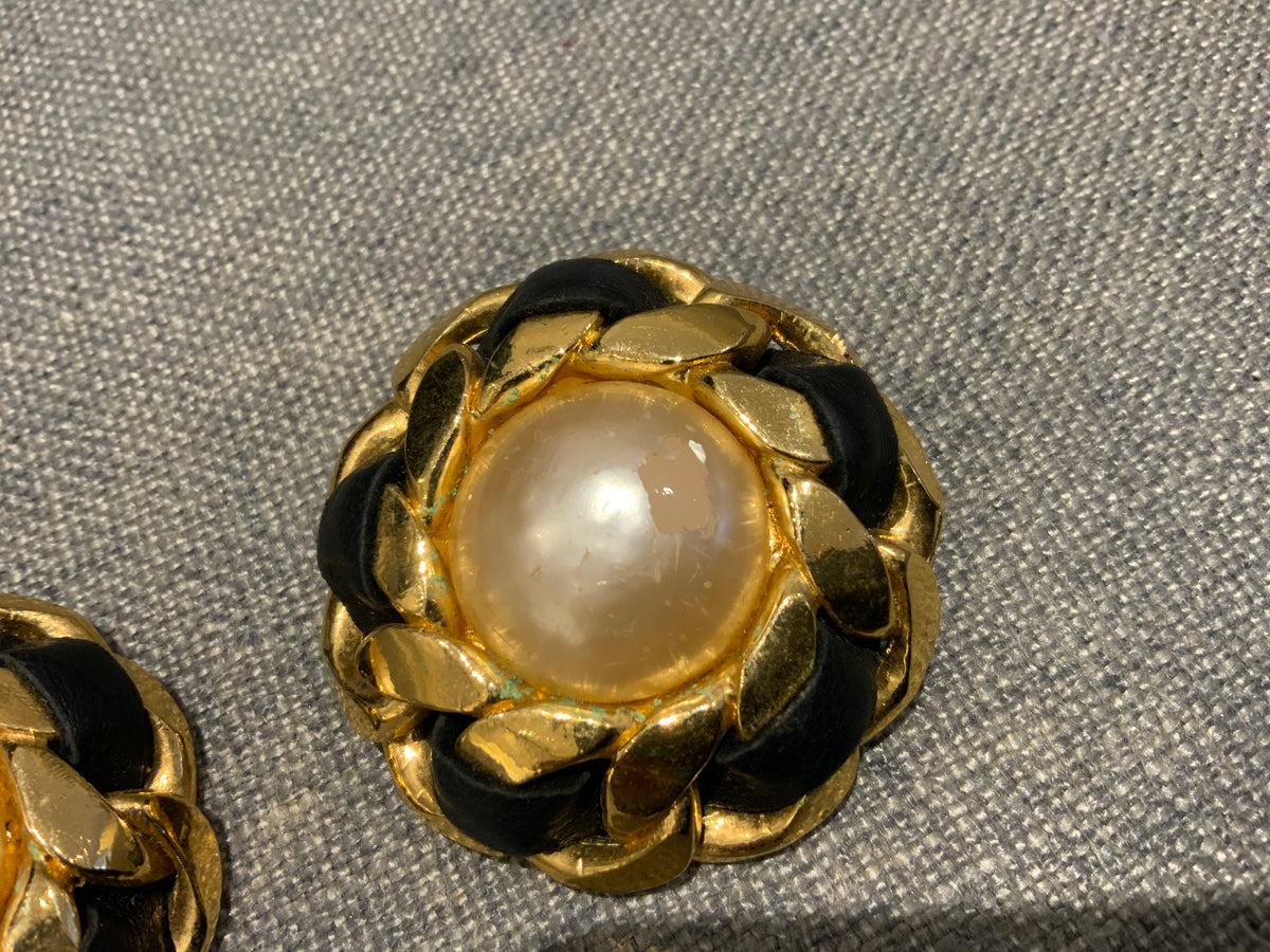 CHANEL SOLD OUT Circa1980' Karl Lagerfeld clip on earrings leather & faux pearl ladies