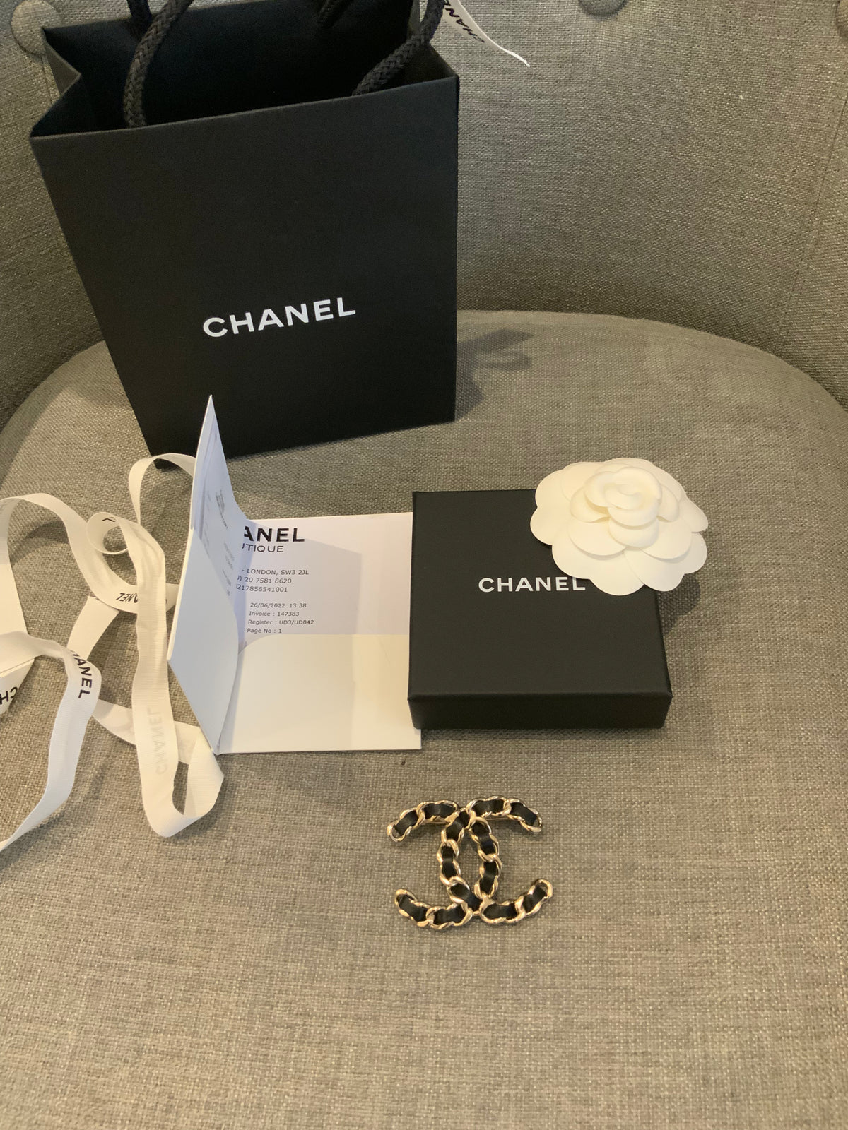 Chanel 2022 Latest Collection Lambskin Chain CC Brooch Black Leather Gold ladies