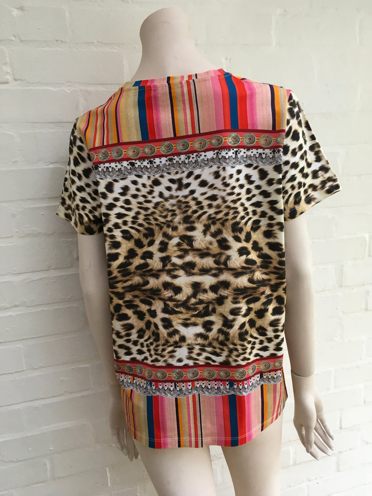 ETRO Milano Dragon Print T shirt Size I 40. Ladies