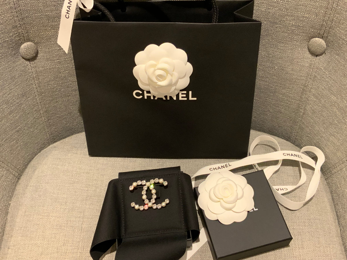 CHANEL CC 2020 Pearl Crystal Bright Young Things CC Brooch Silver ladies