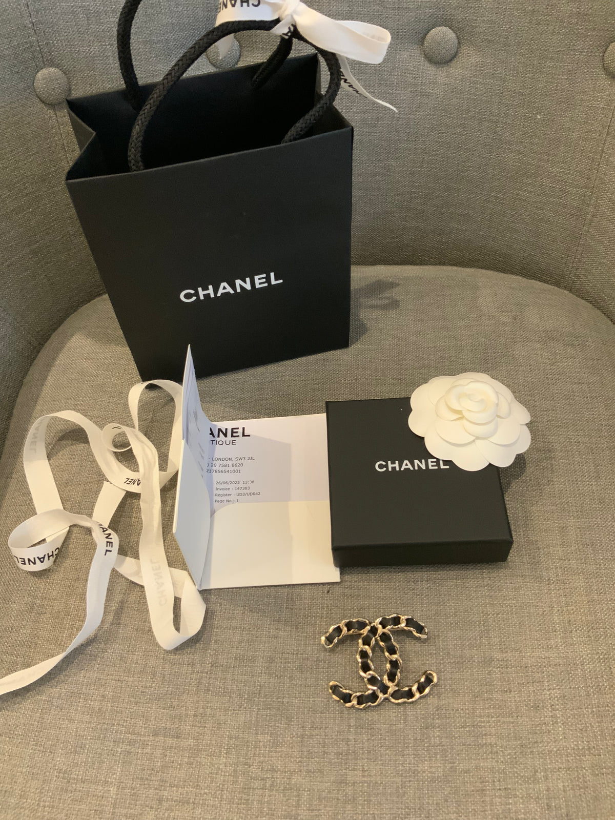 Chanel 2022 Latest Collection Lambskin Chain CC Brooch Black Leather Gold ladies