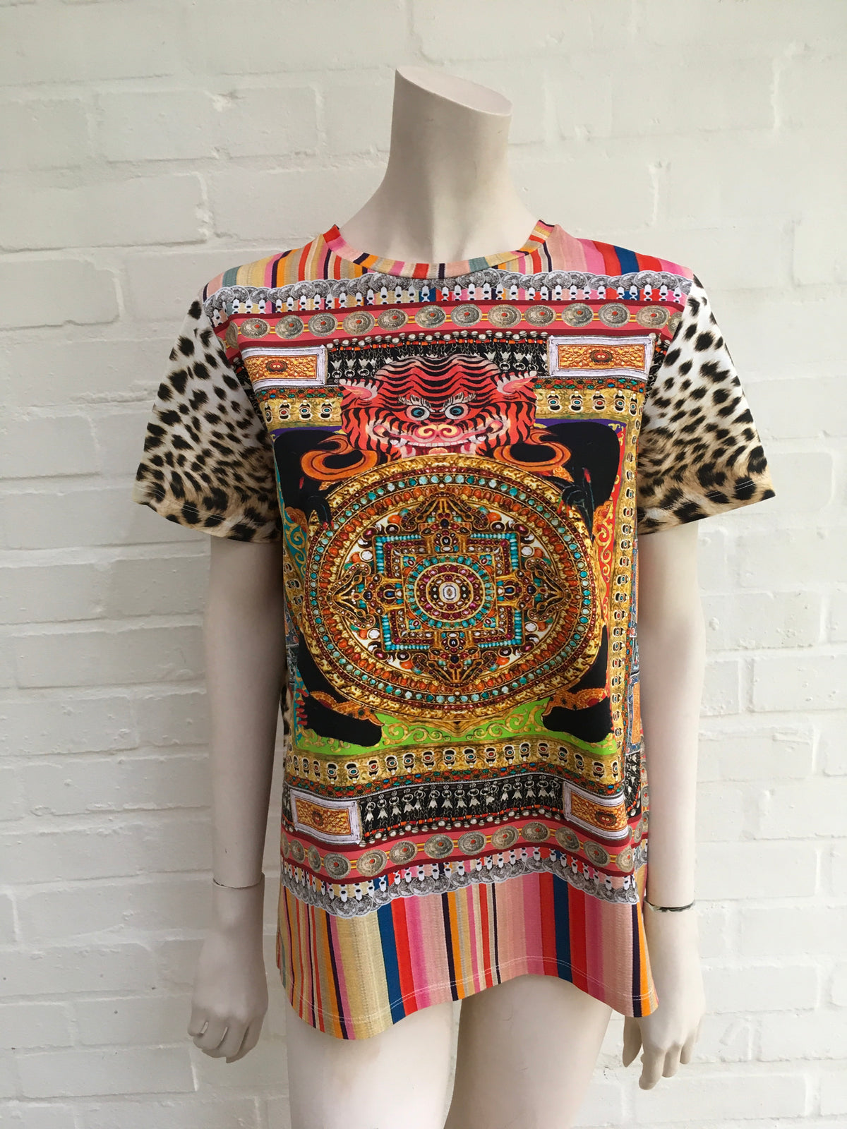 ETRO Milano Dragon Print T shirt Size I 40. Ladies