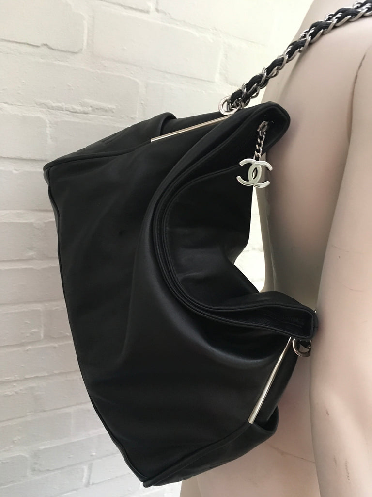 CHANEL Lambskin Large Ultimate Soft Shoulder Bag Hobo in Black Ladies –  Afashionistastore