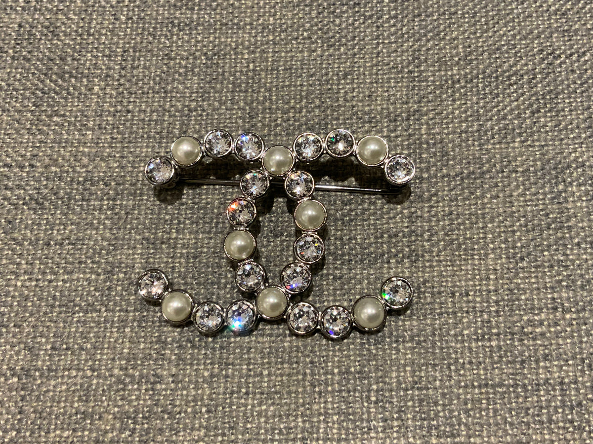 CHANEL CC 2020 Pearl Crystal Bright Young Things CC Brooch Silver ladies