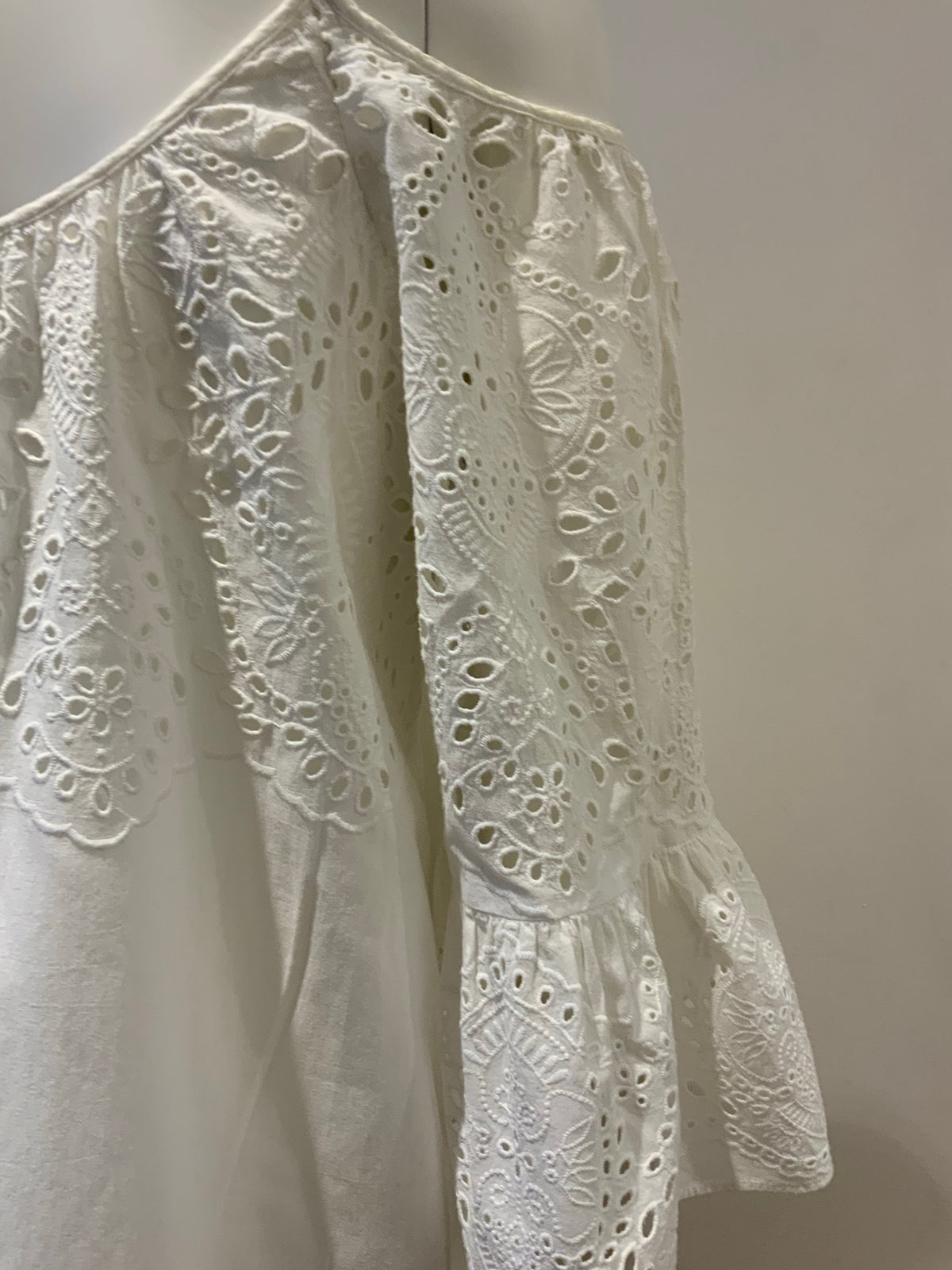 BCBGMAXAZRIA White Niki Eyelet Off-the-shoulder Casual Dress SIZE XS ladies