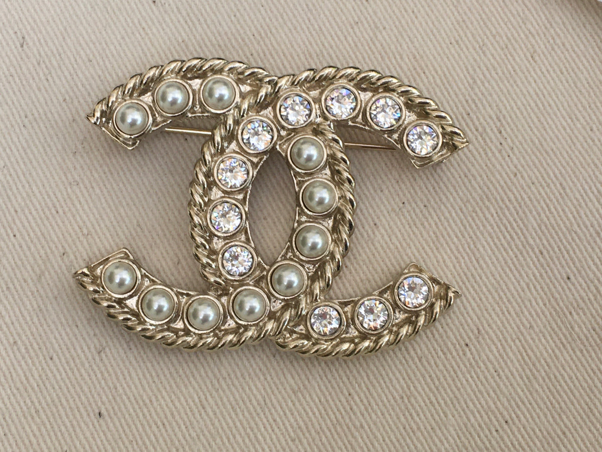 CHANEL Limited Edition 2020 Pearl Crystal CC XL Brooch Gold Pearly White ladies