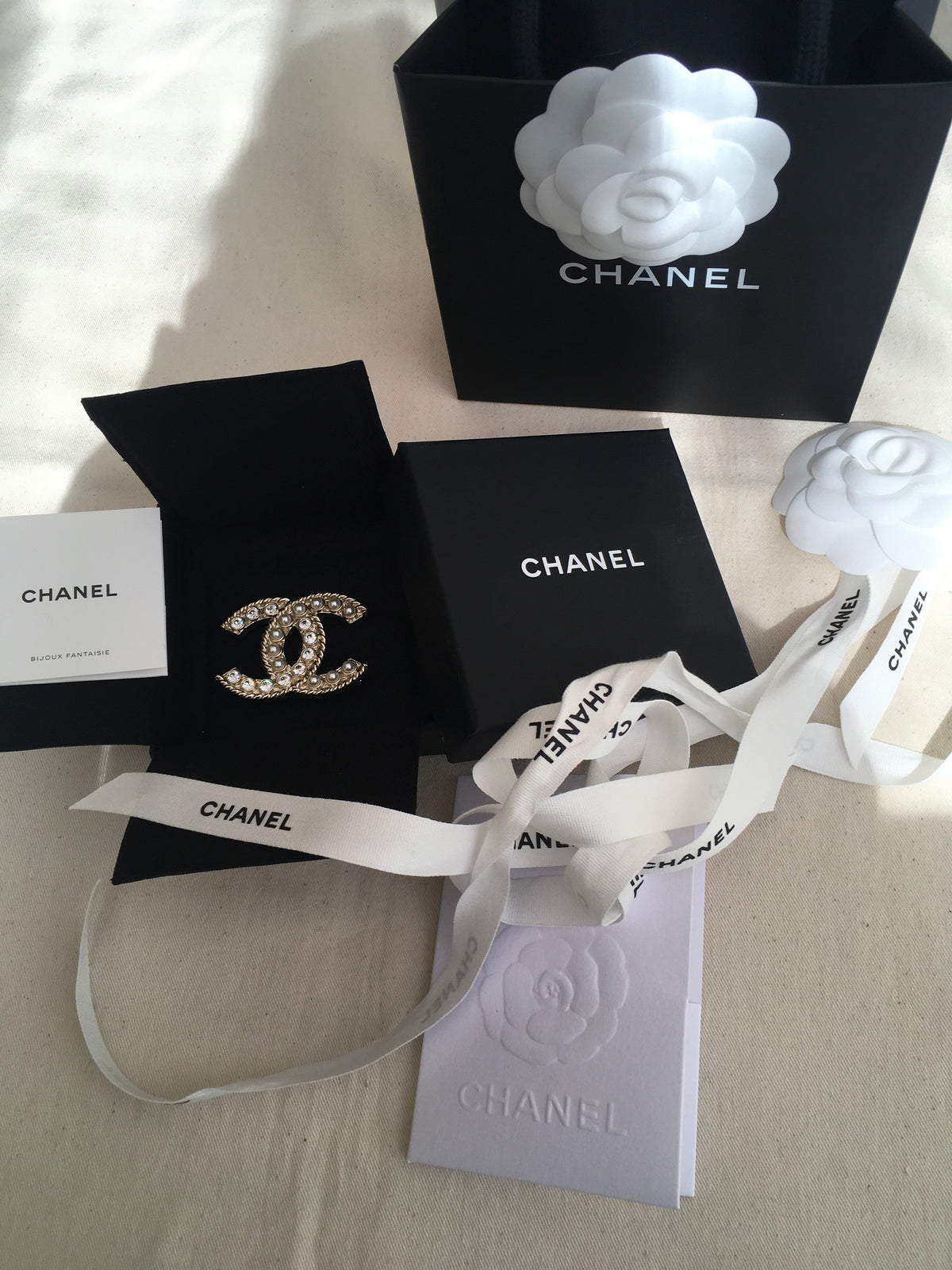CHANEL Limited Edition 2020 Pearl Crystal CC XL Brooch Gold Pearly White ladies