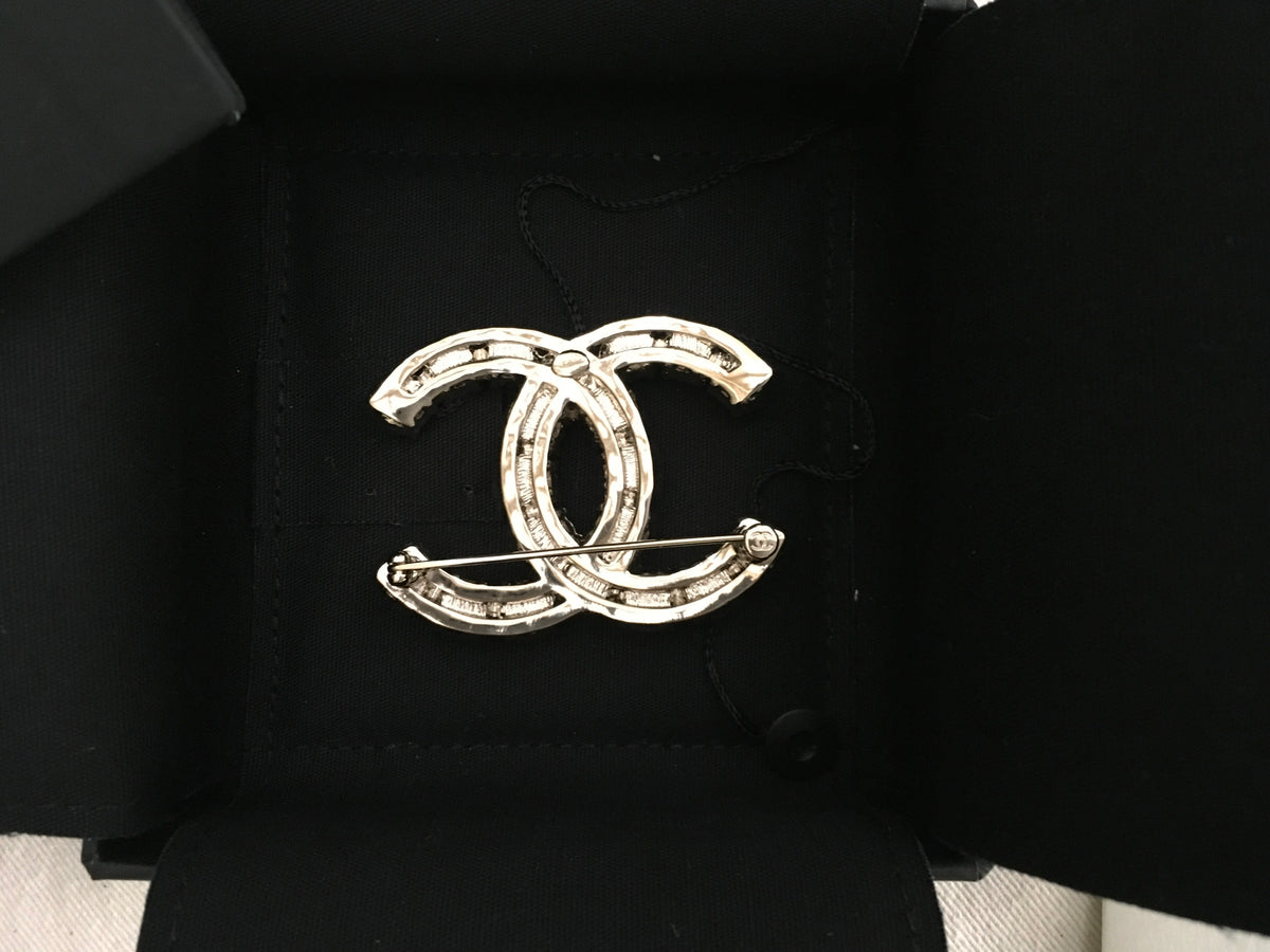 CHANEL Limited Edition 2020 Pearl Crystal CC XL Brooch Gold Pearly White ladies