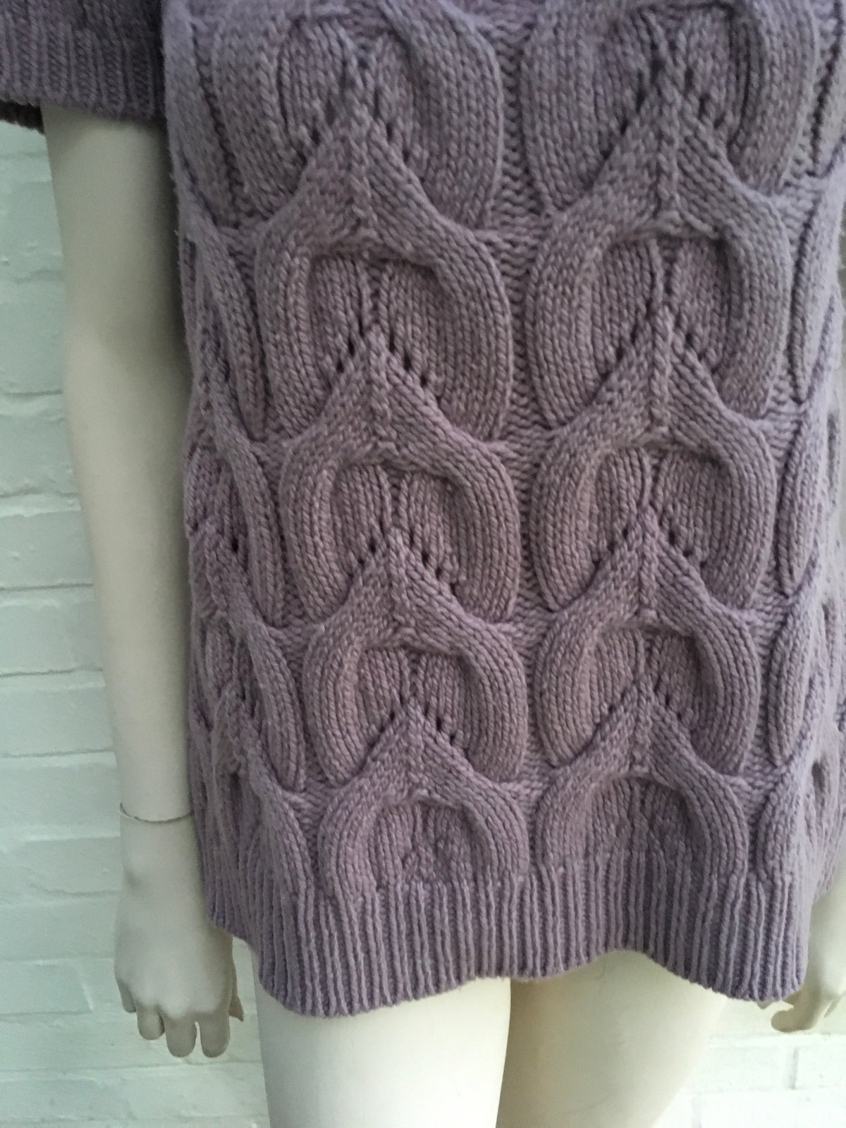 Barneys New York Taste Luxury Humor Cashmere Cable Knit Sleeveless Sweater Ladies
