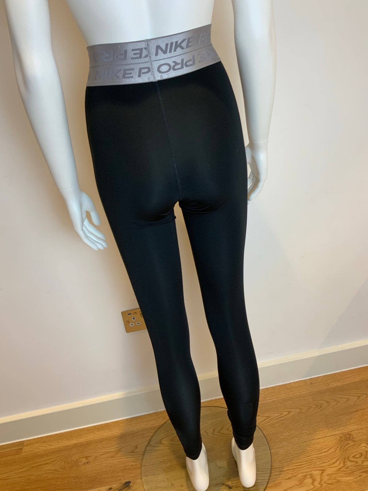 Nike Sportswear Women's 7/8 Tights Black / Metallic Silver Size XS ladies