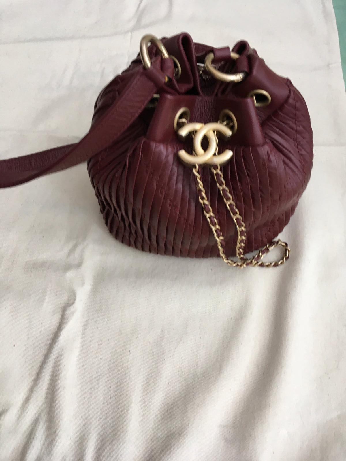 CHANEL Coco Pleated Drawstring Bag Burgundy 2018 Handbag Amazing Runaway Ladies