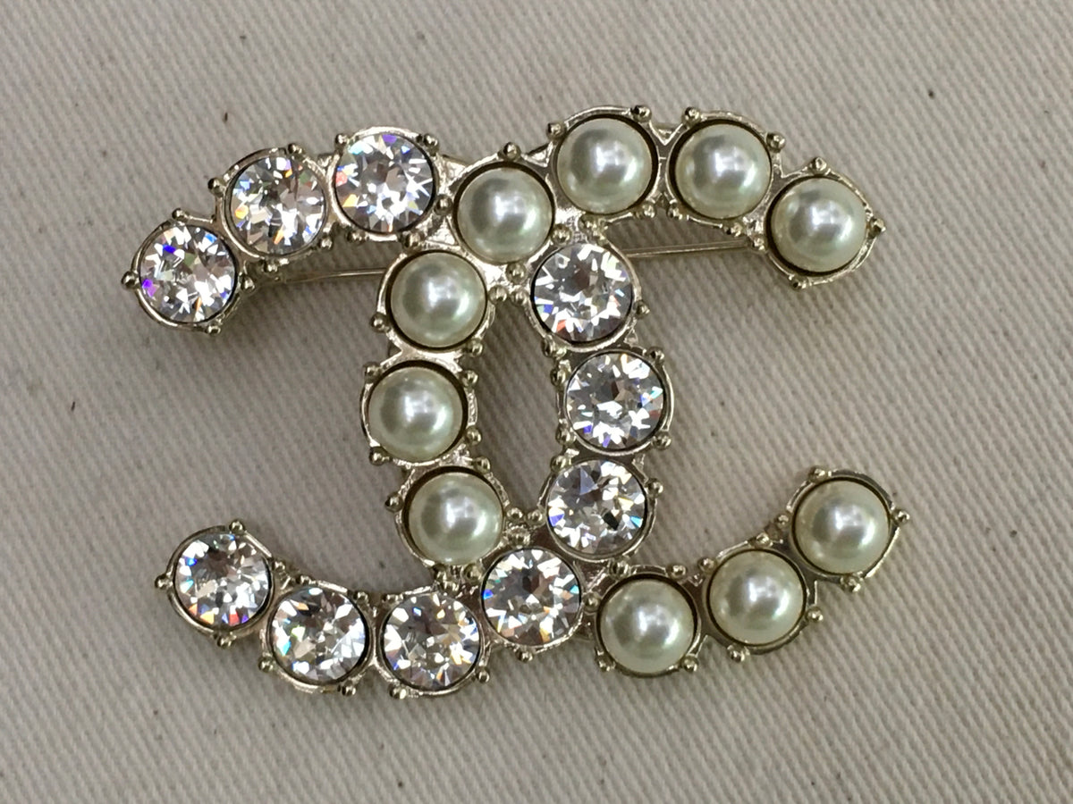 CHANEL Limited Edition 2020 Pearl Crystal CC XL Brooch Gold Pearly White ladies