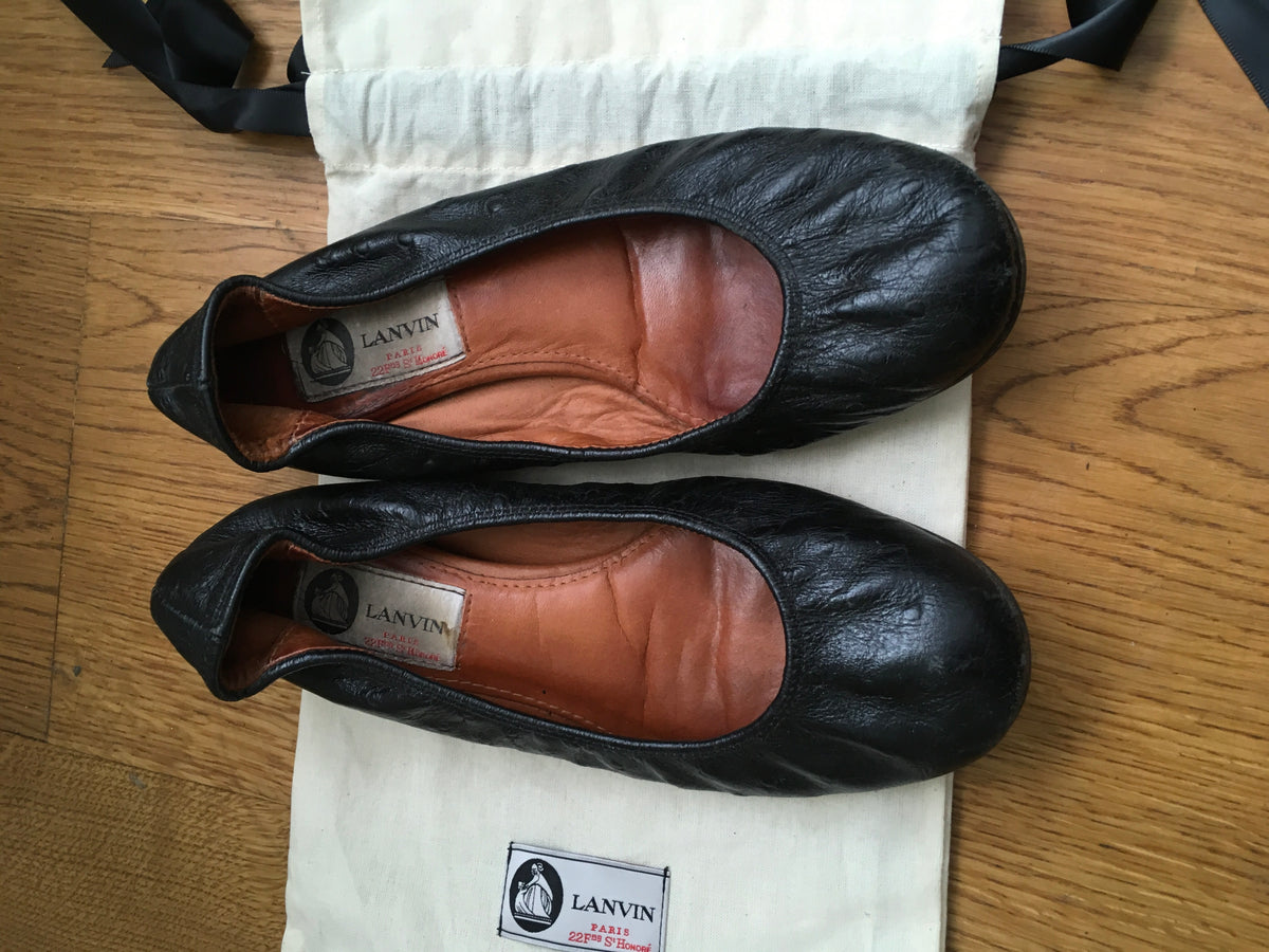 LANVIN Black Round-Toe Leather Flats Shoes Ladies