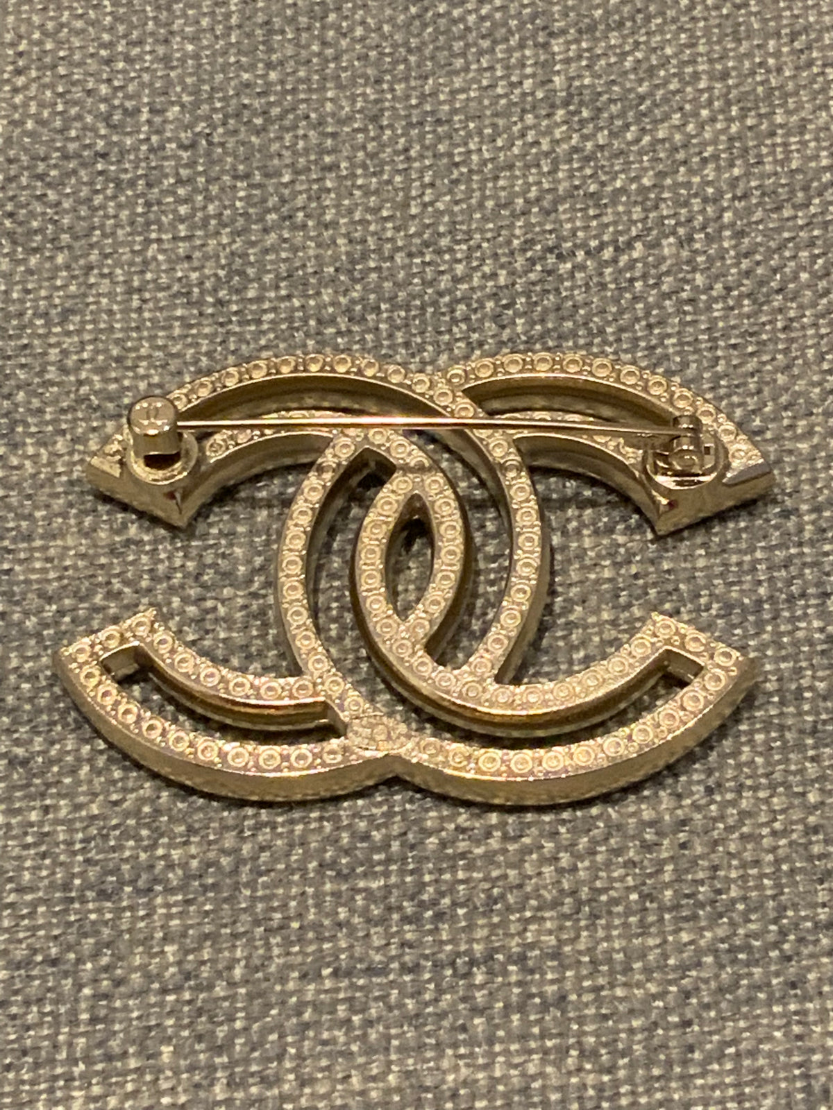 Chanel 2022 Latest Collection Crystals CC Brooch Light Gold ladies
