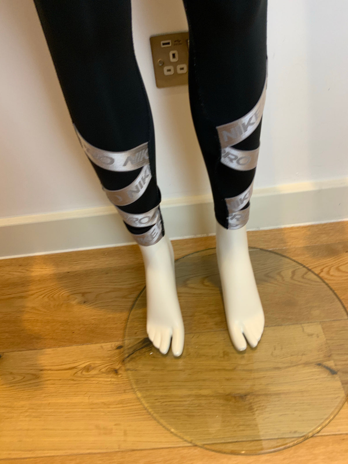 Nike Sportswear Women's 7/8 Tights Black / Metallic Silver Size XS ladies