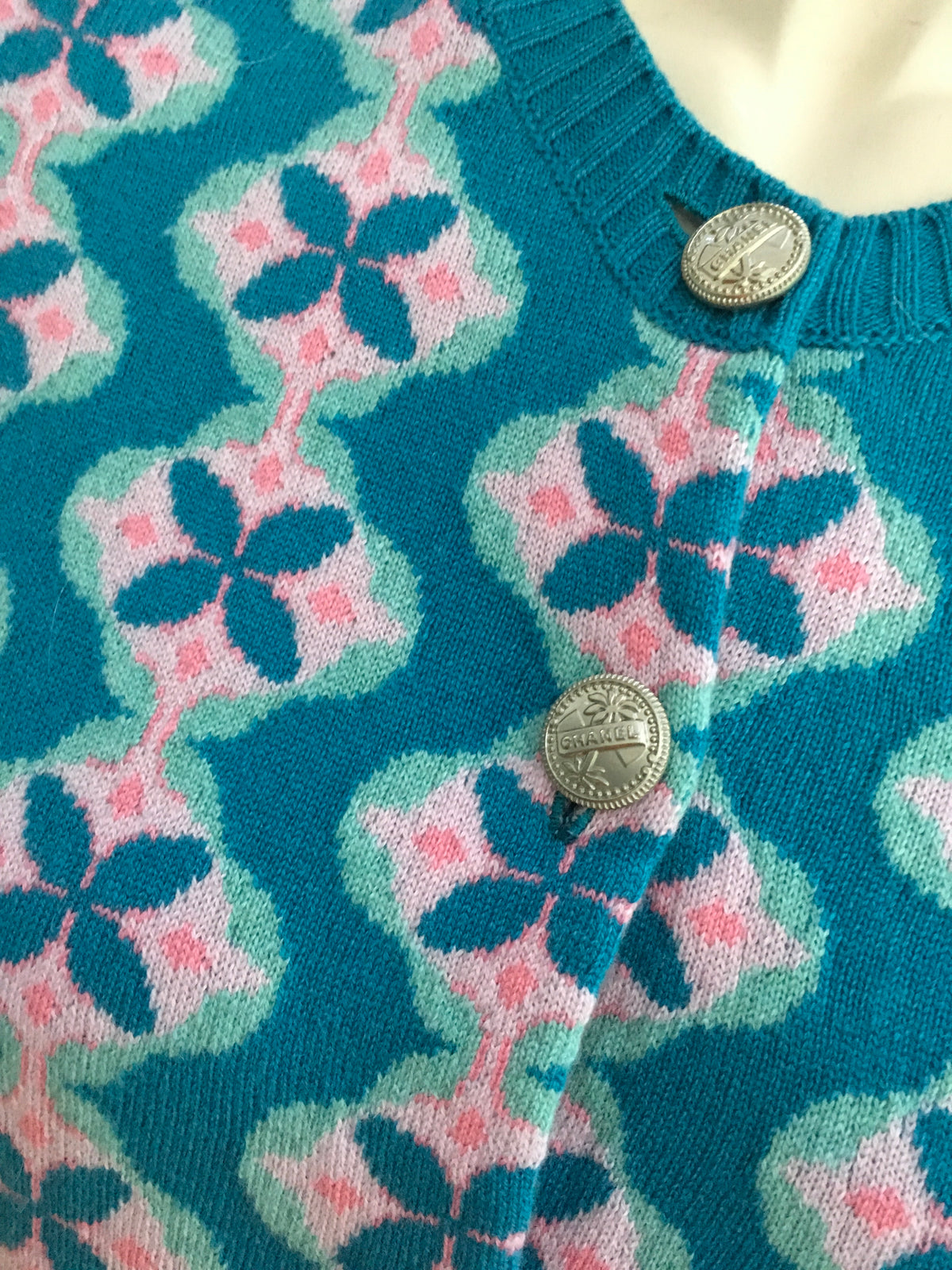 CHANEL 2017 PARIS CUBA CROP CASHMERE CARDIGAN Ladies