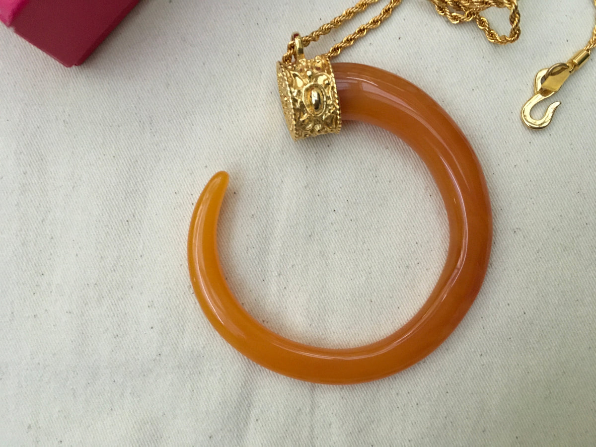 Kenneth Jay Lane Resin Tusk Pendant Necklace Chain Ladies