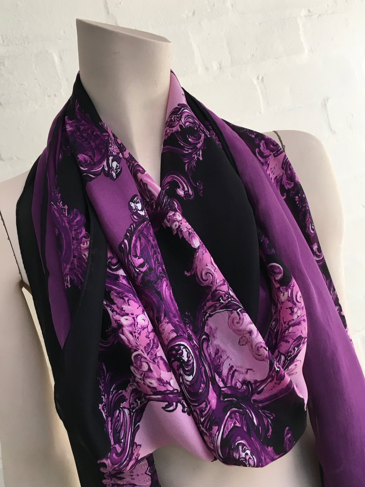 Roberto Cavalli RUNAWAY LARGE PAROTS PRINT SILK SCARF SHAWL AMAZING ladies