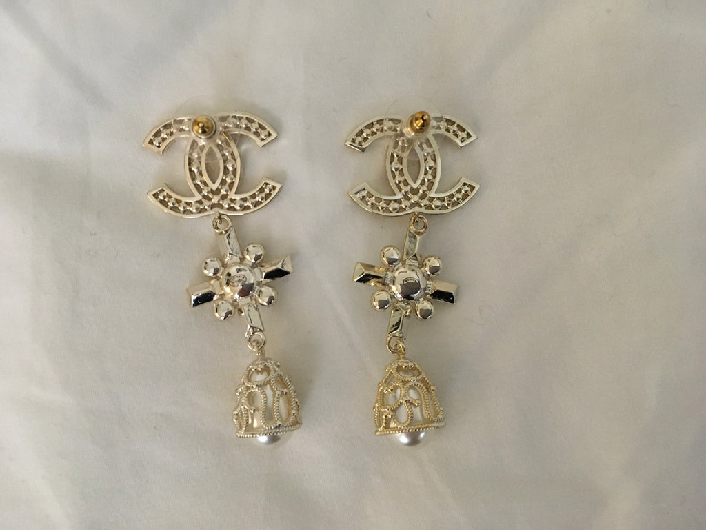 CHANEL Pearl CC Tags Drop Earrings Gold 939725
