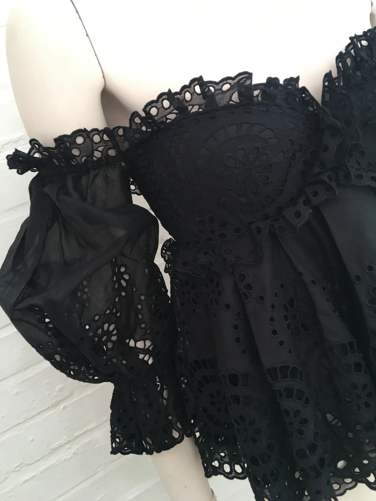 Tom Ford Broderie Anglaise Off The Shoulders Top MOST WANTED Size I 40 UK 8 S ladies