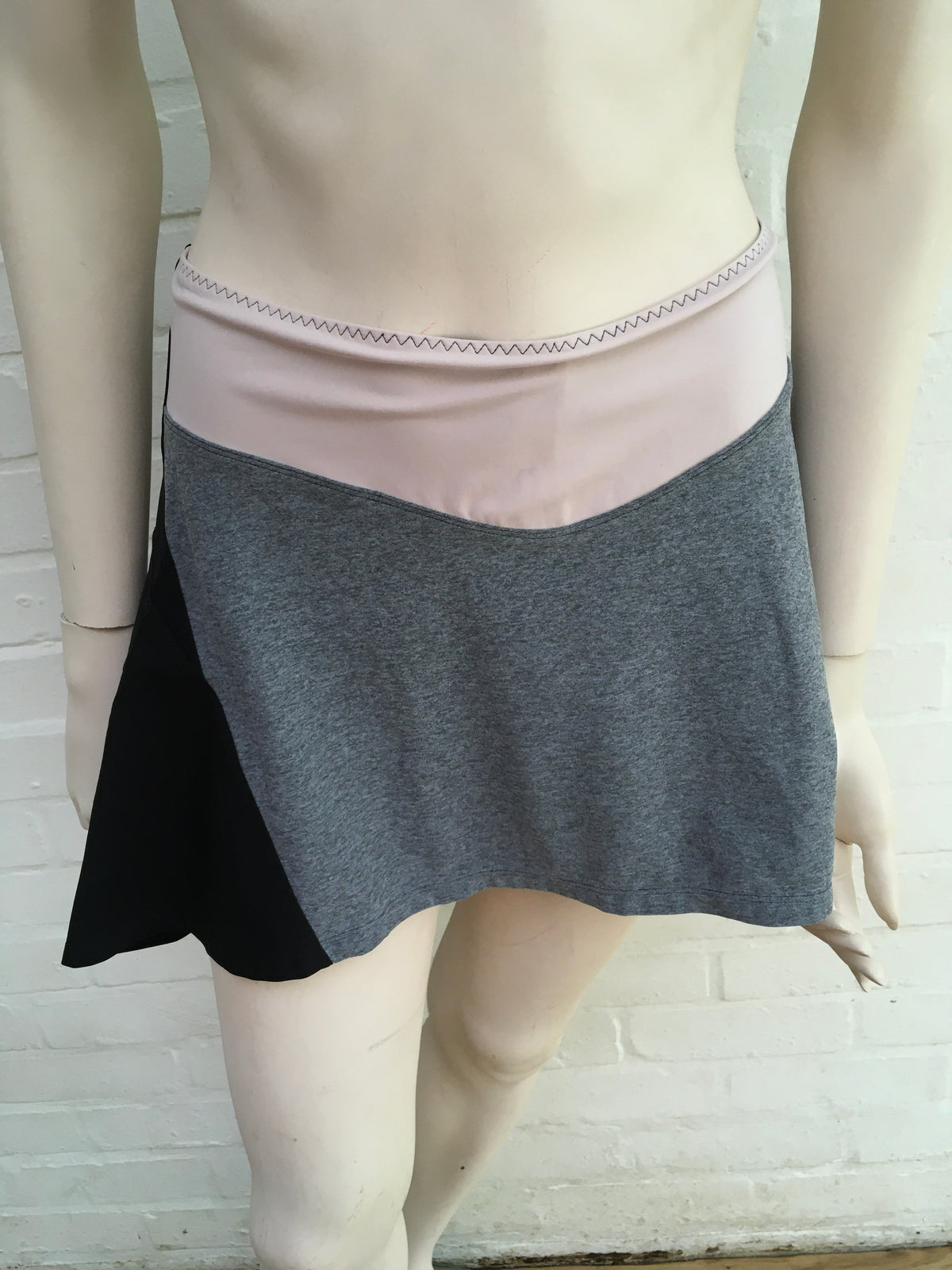 Sapopa Italia grey pink skirt shorts size XS ladies