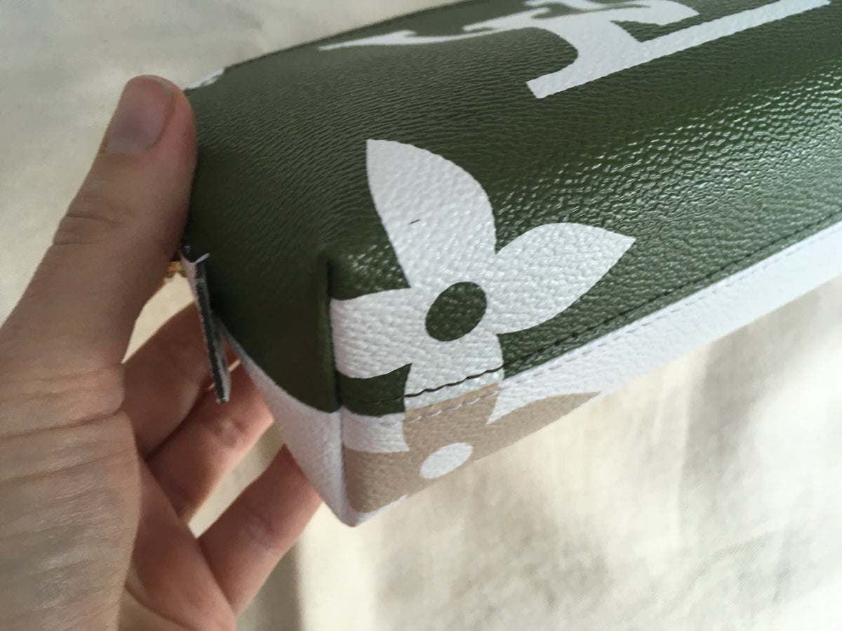LOUIS VUITTON Monogram Giant Cosmetic Pouch Kaki 2019 COLLECTION Ladies