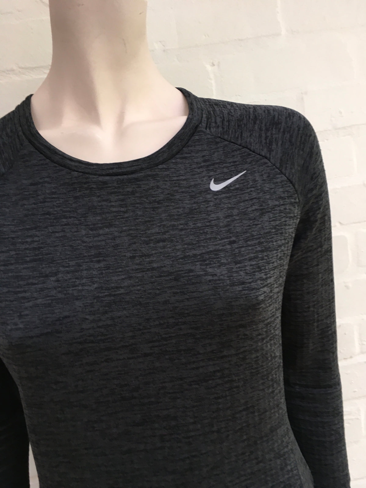 Nike Sportswear Women's Therma Sphere Element Crew Running Top 812042-010 Size XS ladies