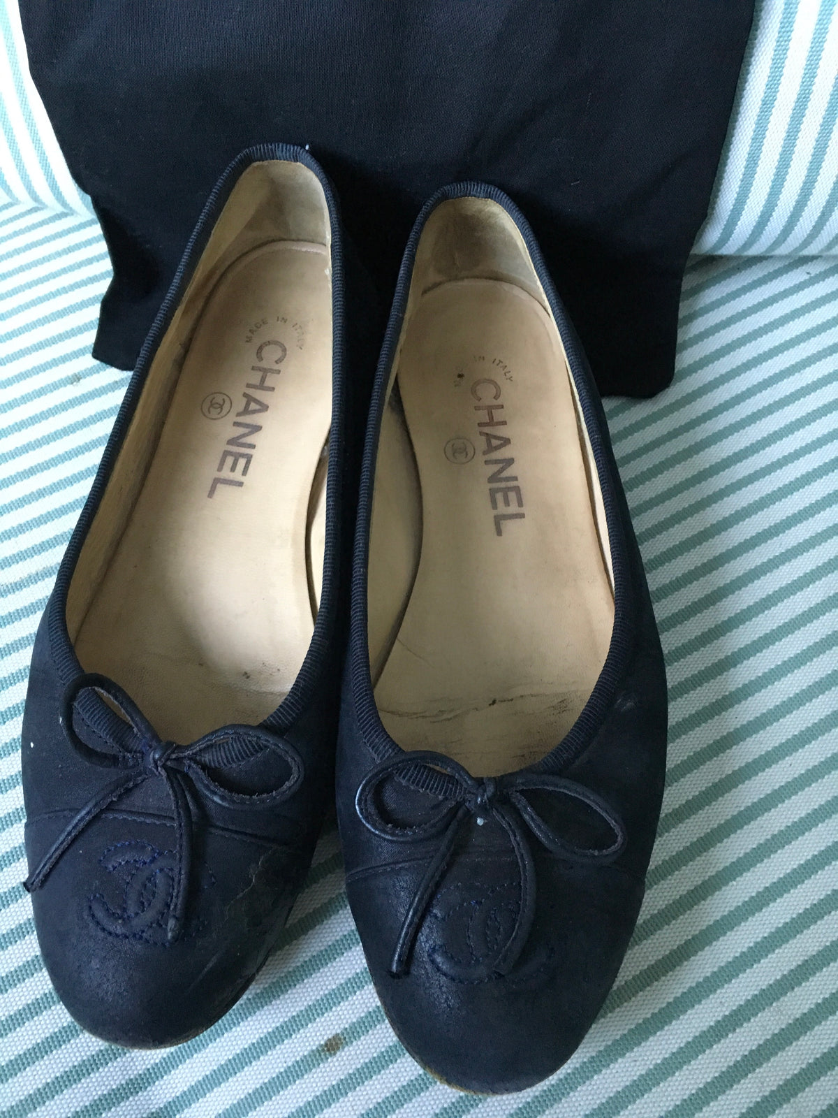 CHANEL LIMITED EDITION CC SUEDE NAVY FLATS SHOES LADIES
