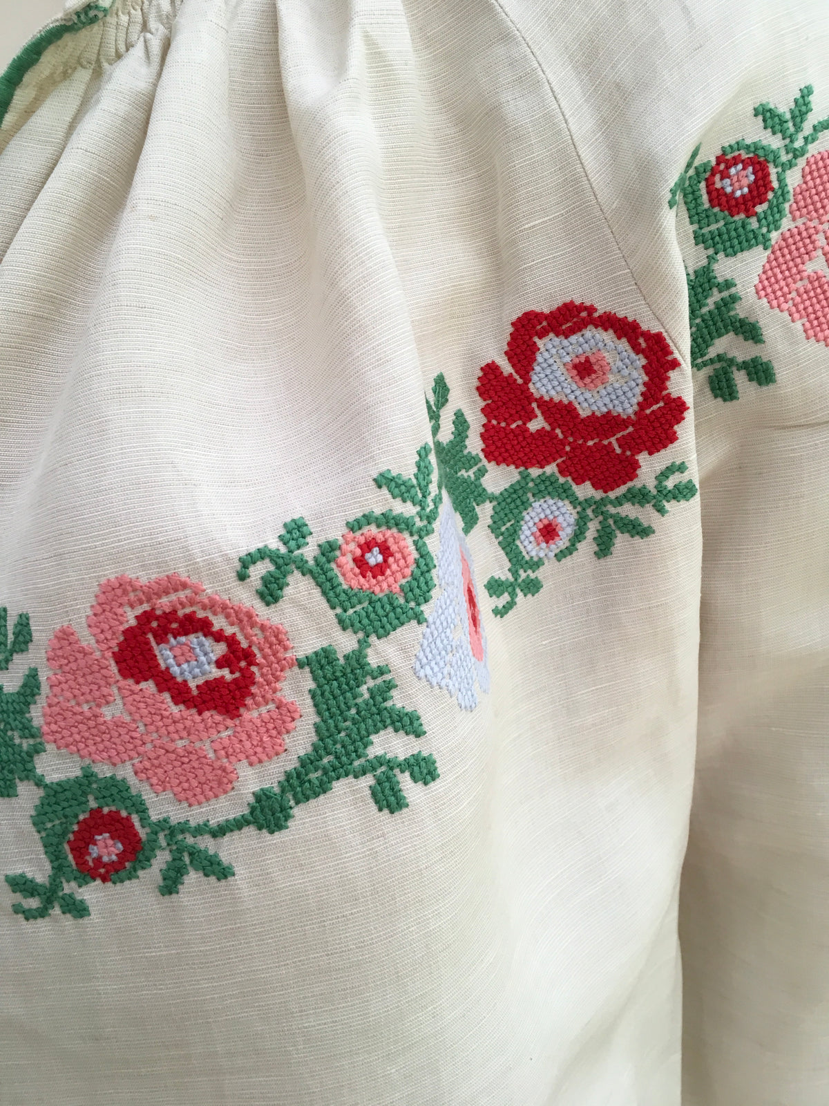VILSHENKO Harper embroidered slub linen and silk-blend blouse  Ladies