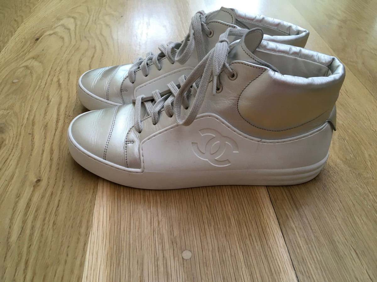 CHANEL SILVER HIGH TOP SNEAKER TRAINERS Ladies