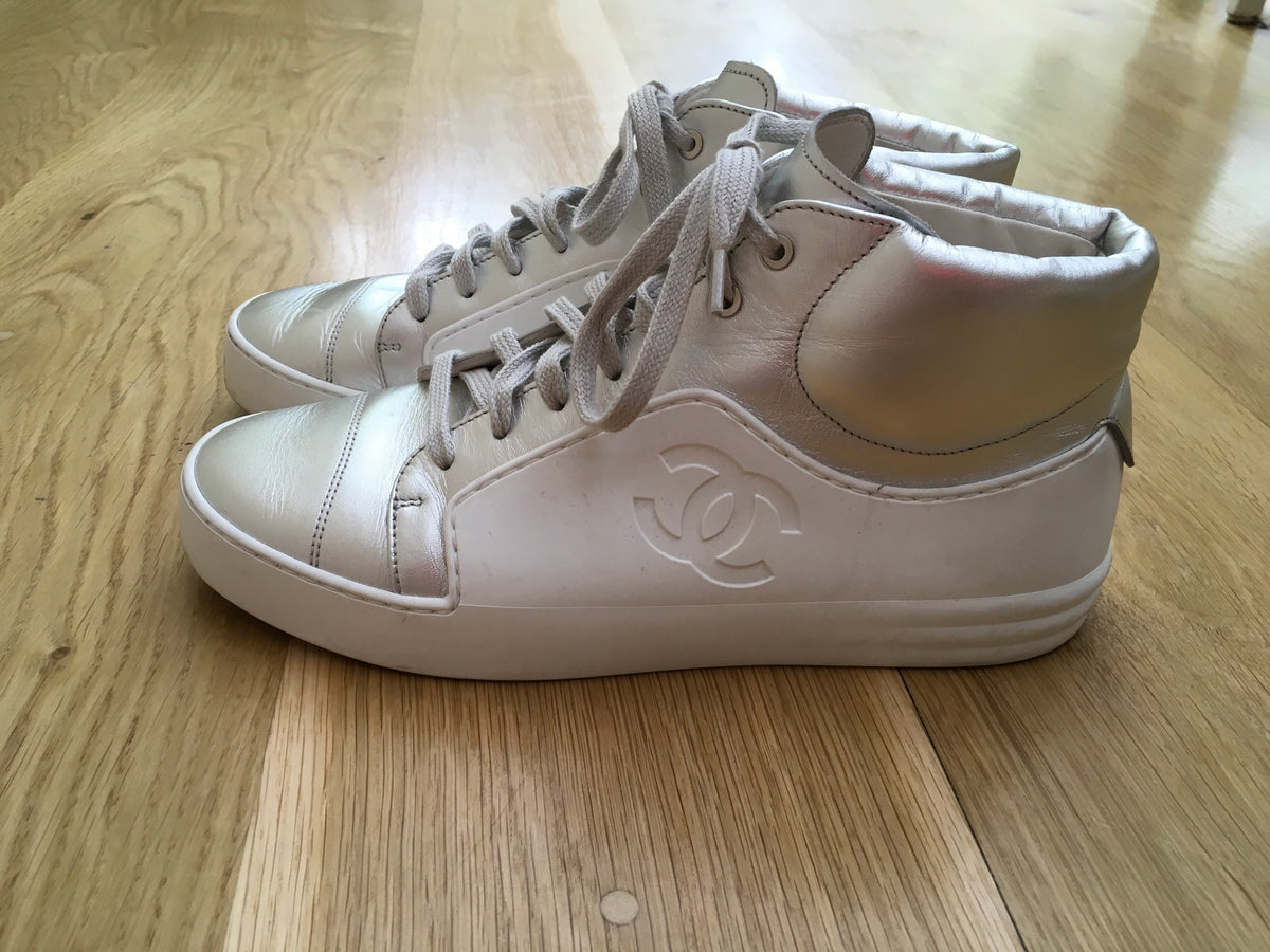 CHANEL SILVER HIGH TOP SNEAKER TRAINERS Ladies