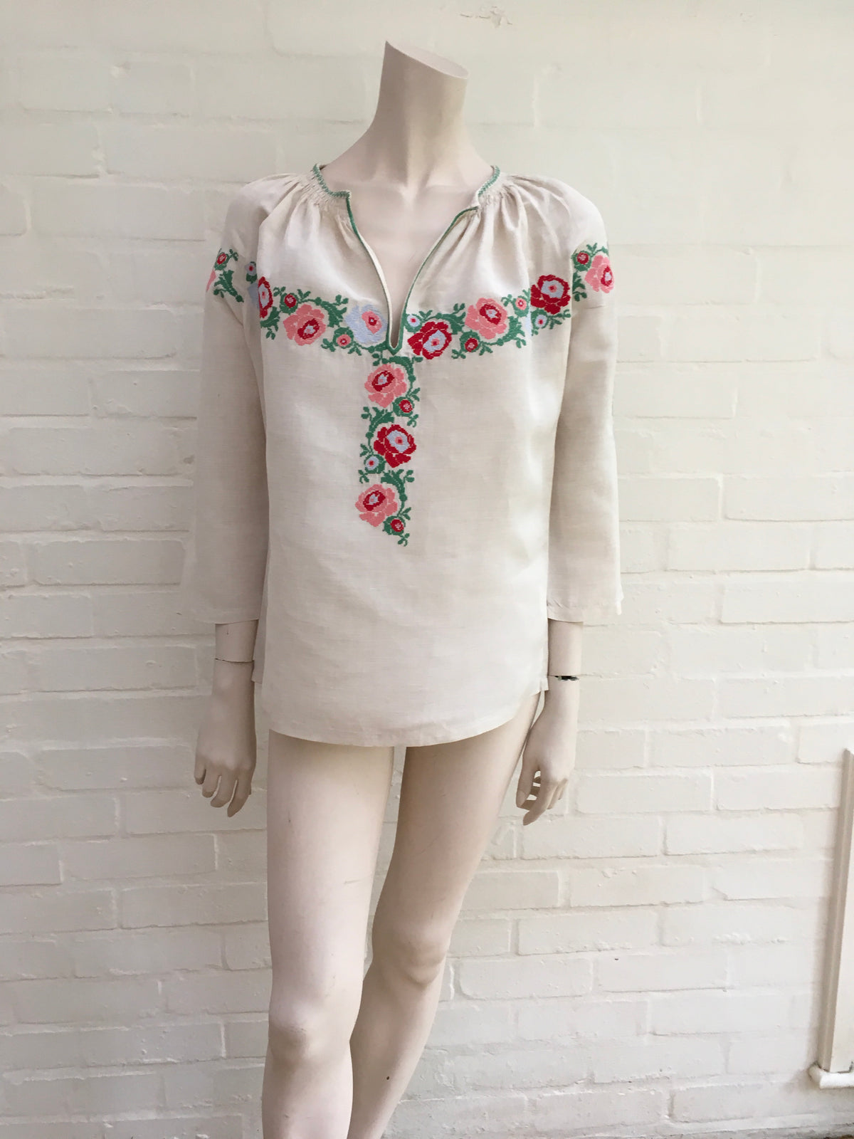 VILSHENKO Harper embroidered slub linen and silk-blend blouse  Ladies