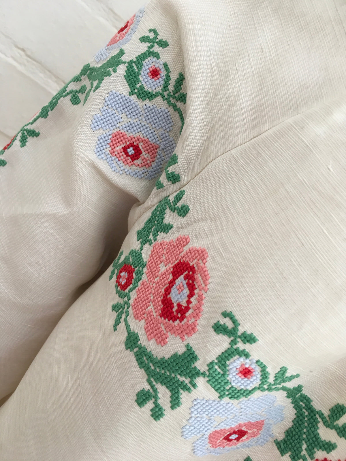 VILSHENKO Harper embroidered slub linen and silk-blend blouse  Ladies