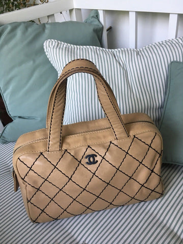 CHANEL Beige quilted leather Surpique Bowler bag Handbag 100